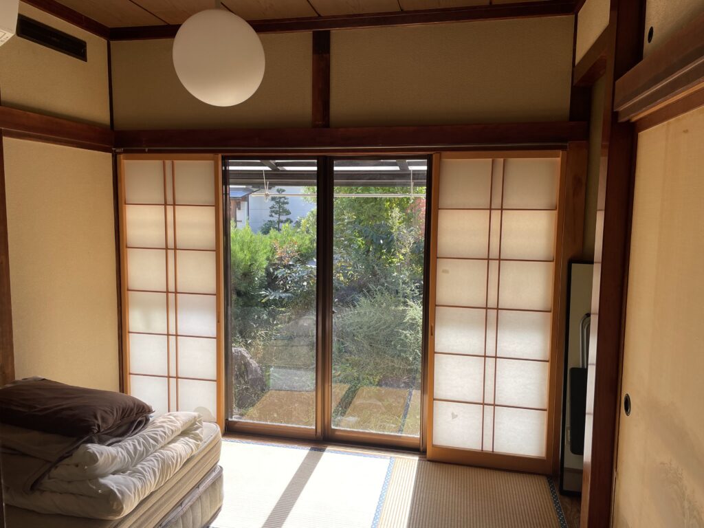松本市の「ゆるりとシェアハウス」の和室。